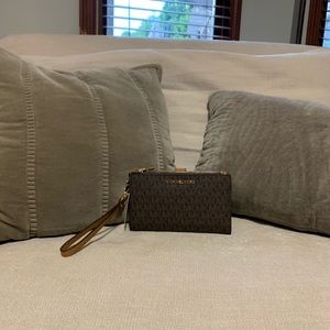 Michael Kors Jet Set Travel Wristlet/Wallet